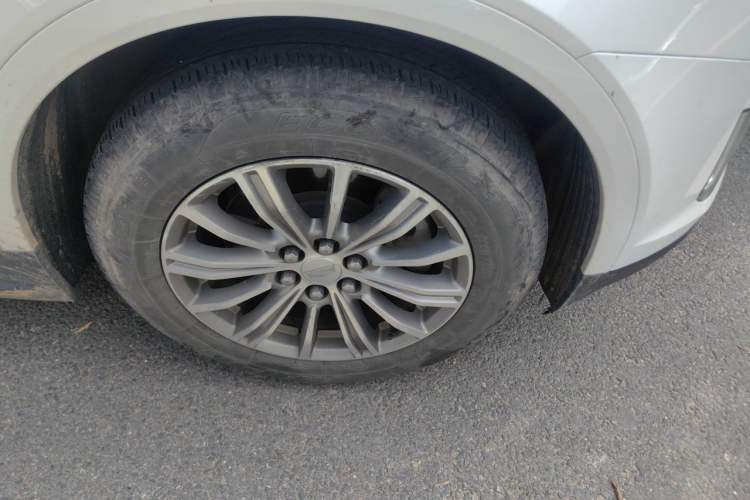 Used Cadillac XT5 2017 Anniversary Edition 25T Luxury Model Right Front Wheel Hub
