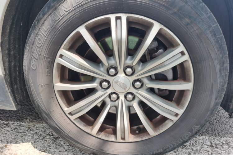 Used Cadillac XT5 2017 Anniversary Edition 25T Luxury Model Right Front Wheel Hub