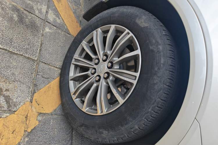 Used Cadillac XT5 2017 Anniversary Edition 28T Four-Wheel Drive Luxury Model Right Front Wheel Hub