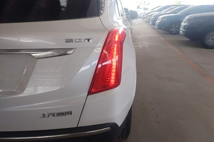 Used Cadillac XT5 2017 Anniversary Edition 28T Four-Wheel Drive Tech Model Right Rear Taillight