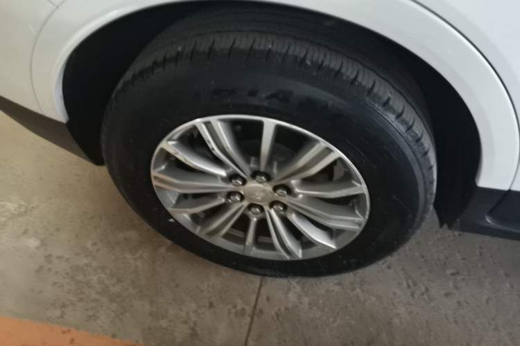 Used Cadillac XT5 2017 Anniversary Edition 25T Luxury Model Right Rear Wheel Hub