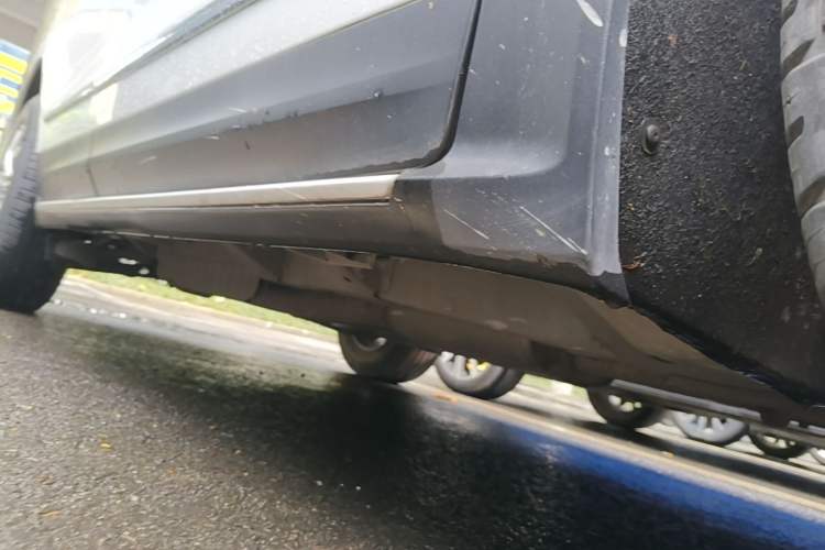Used Cadillac XT5 2017 Anniversary Edition 25T Luxury Model Right Side Sill