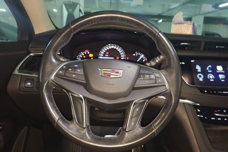 Used Cadillac XT5 2017 Anniversary Edition 25T Luxury Model Steering Wheel