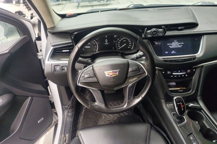 Used Cadillac XT5 2017 Anniversary Edition 25T Luxury Model Steering Wheel