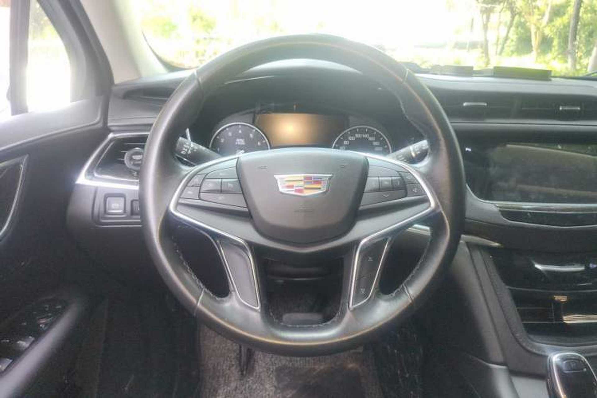 Used Cadillac XT5 2017 Anniversary Edition 28T Four-Wheel Drive Luxury Model Steering Wheel