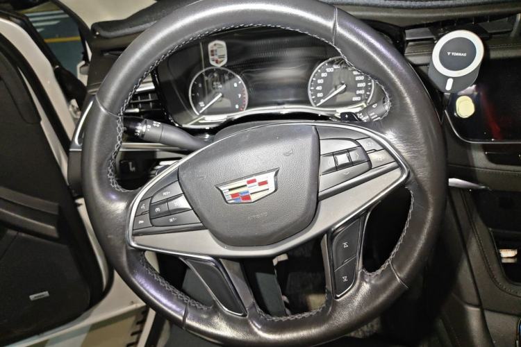 Used Cadillac XT5 2017 Anniversary Edition 28T Four-Wheel Drive Luxury Model Steering Wheel