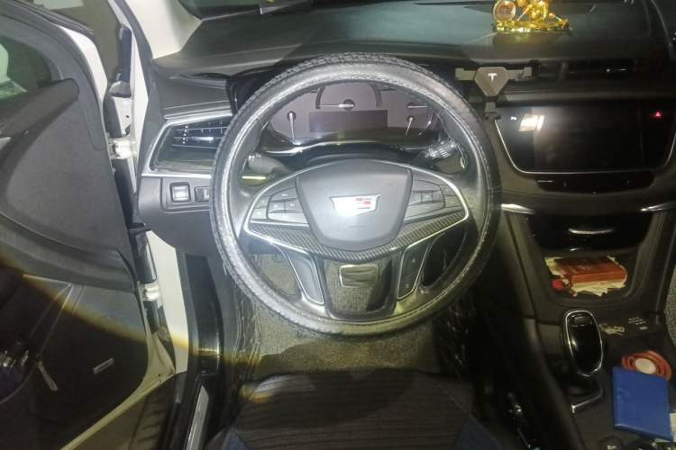 Used Cadillac XT5 2017 Anniversary Edition 28T Four-Wheel Drive Luxury Model Steering Wheel