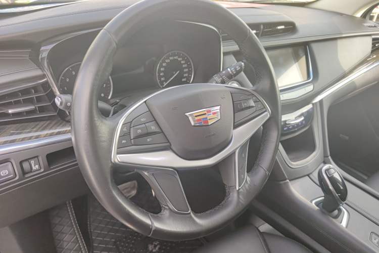 Used Cadillac XT5 2017 Anniversary Edition 28T Four-Wheel Drive Luxury Model Steering Wheel