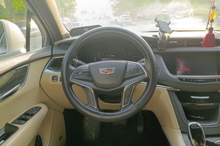 Used Cadillac XT5 2017 Anniversary Edition 25T Tech Model Steering Wheel