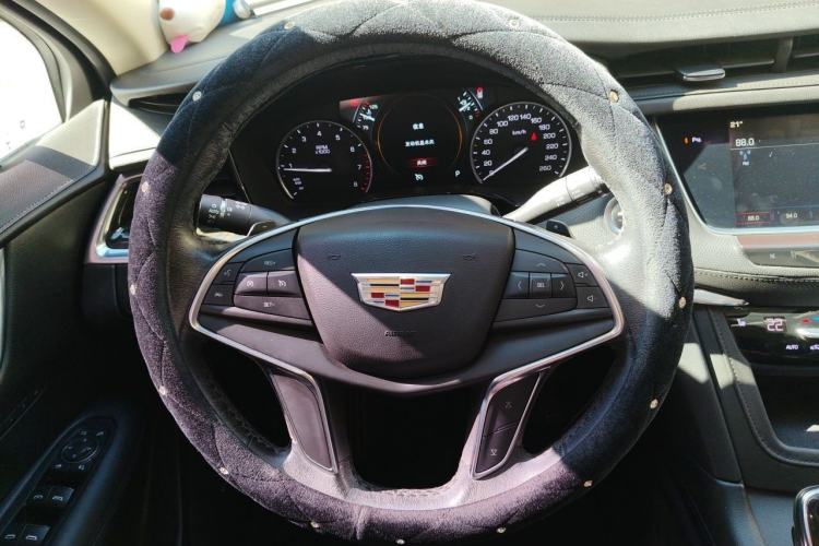 Used Cadillac XT5 2017 Anniversary Edition 28T Four-Wheel Drive Luxury Model Steering Wheel