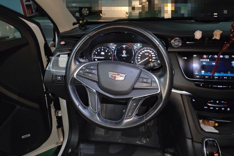 Used Cadillac XT5 2017 Anniversary Edition 25T Luxury Model Steering Wheel