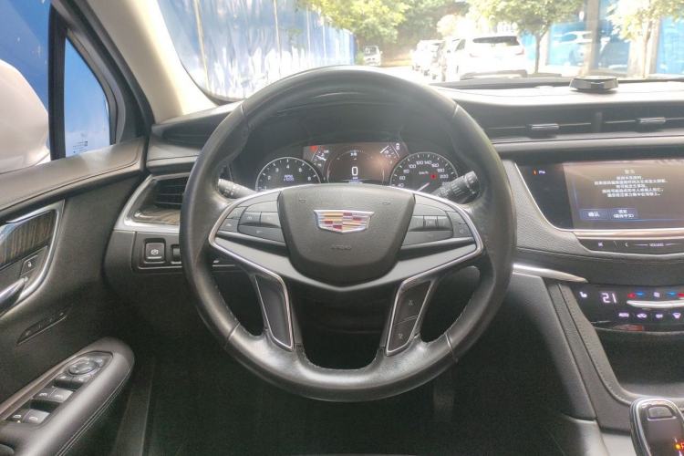 Used Cadillac XT5 2017 Anniversary Edition 25T Luxury Model Steering Wheel