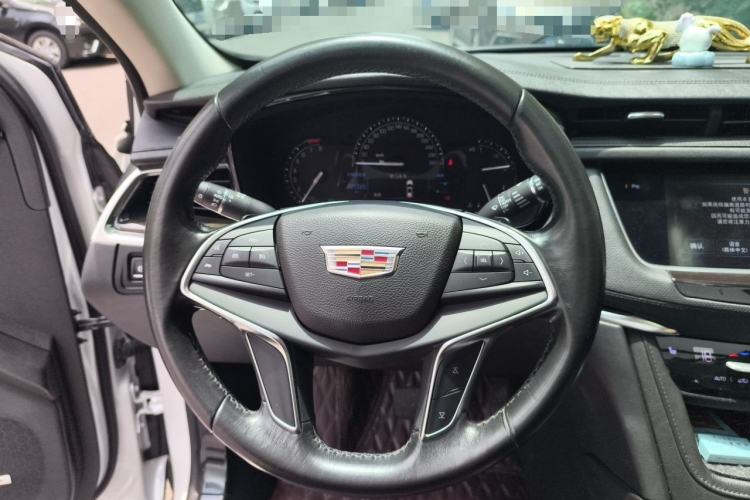 Used Cadillac XT5 2017 Anniversary Edition 25T Luxury Model Steering Wheel