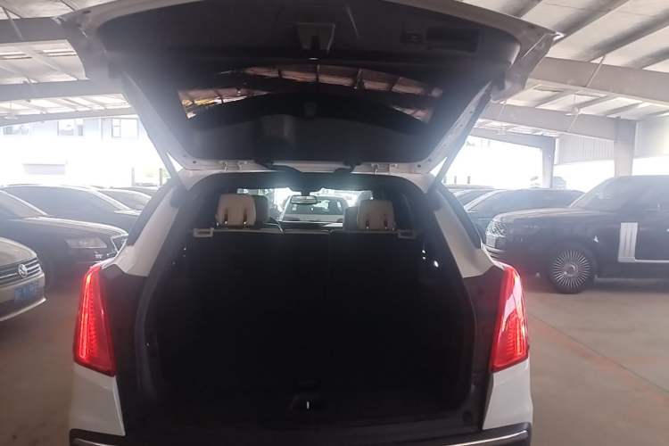 Used Cadillac XT5 2017 Anniversary Edition 28T Four-Wheel Drive Tech Model Trunk
