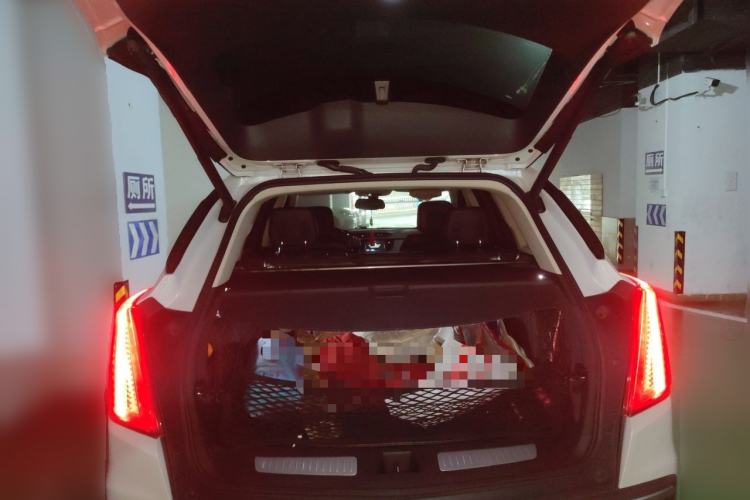 Used Cadillac XT5 2017 Anniversary Edition 25T Luxury Model Trunk