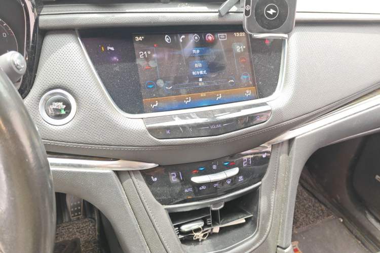 Used Cadillac XT5 2017 Anniversary Edition 25T Luxury Model Audio And AC Panel