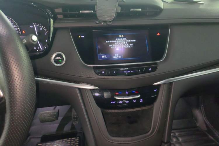 Used Cadillac XT5 2017 Anniversary Edition 25T Luxury Model Audio And AC Panel