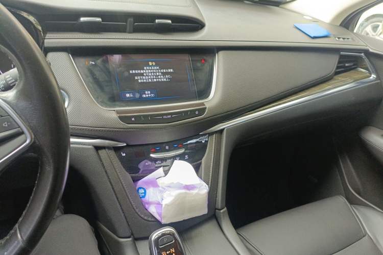 Used Cadillac XT5 2017 Anniversary Edition 25T Luxury Model Audio And AC Panel