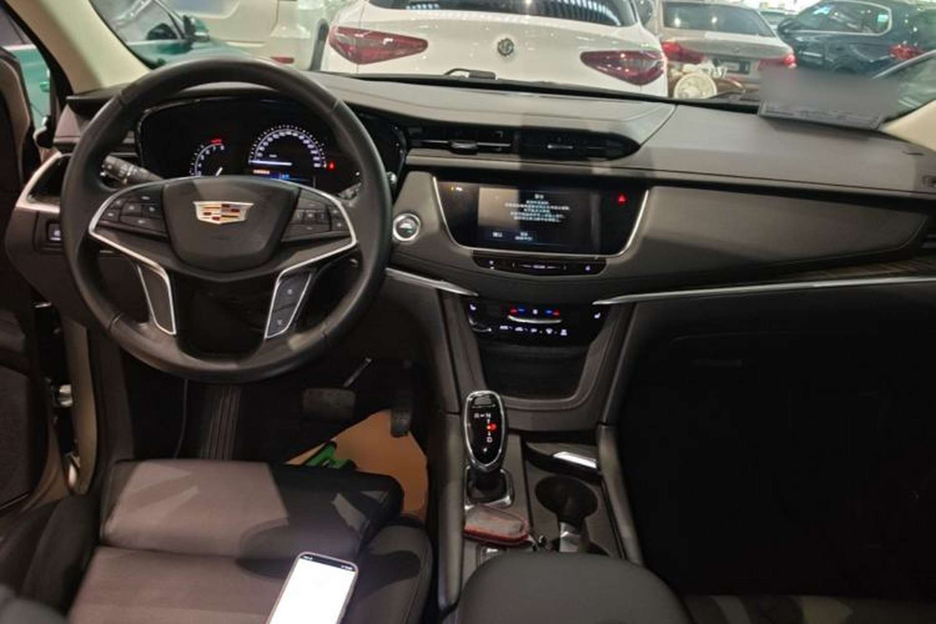 Used Cadillac XT5 2017 Anniversary Edition 28T Four-Wheel Drive Luxury Model Center Console