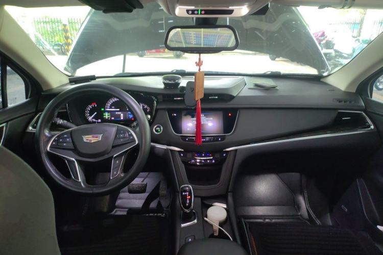 Used Cadillac XT5 2017 Anniversary Edition 25T Luxury Model Center Console