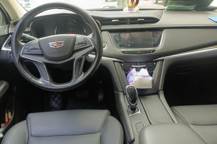 Used Cadillac XT5 2017 Anniversary Edition 25T Luxury Model Center Console