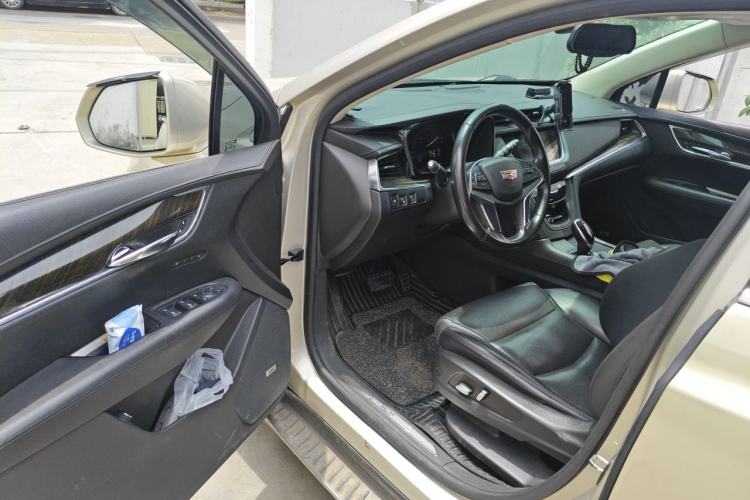 Used Cadillac XT5 2017 Anniversary Edition 25T Luxury Model Driver Seat
