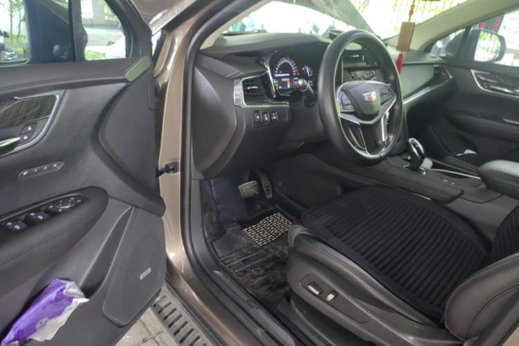 Used Cadillac XT5 2017 Anniversary Edition 25T Luxury Model Driver Seat