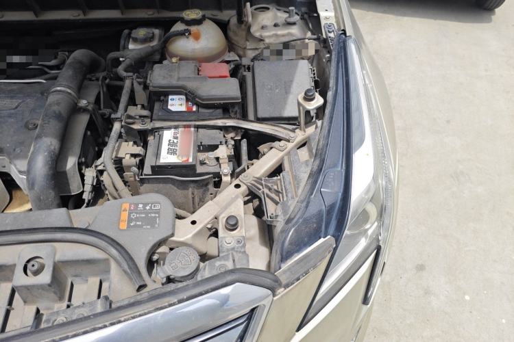 Used Cadillac XT5 2017 Anniversary Edition 25T Luxury Model Engine Bay Left