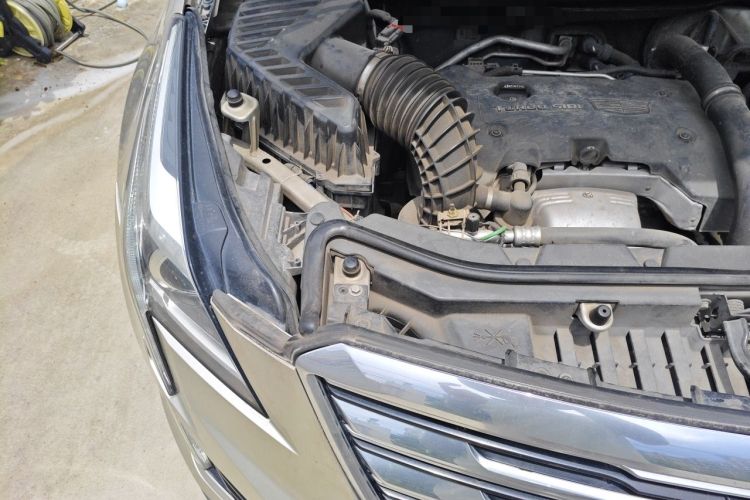 Used Cadillac XT5 2017 Anniversary Edition 25T Luxury Model Engine Bay Right