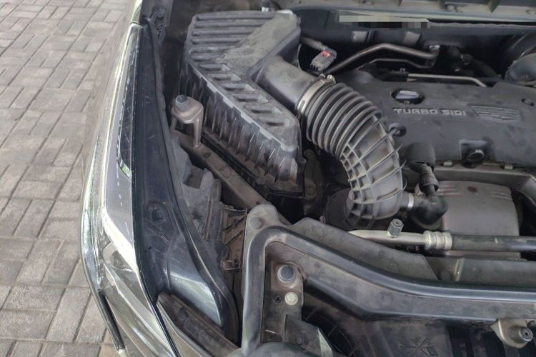 Used Cadillac XT5 2017 Anniversary Edition 25T Luxury Model Engine Bay Right