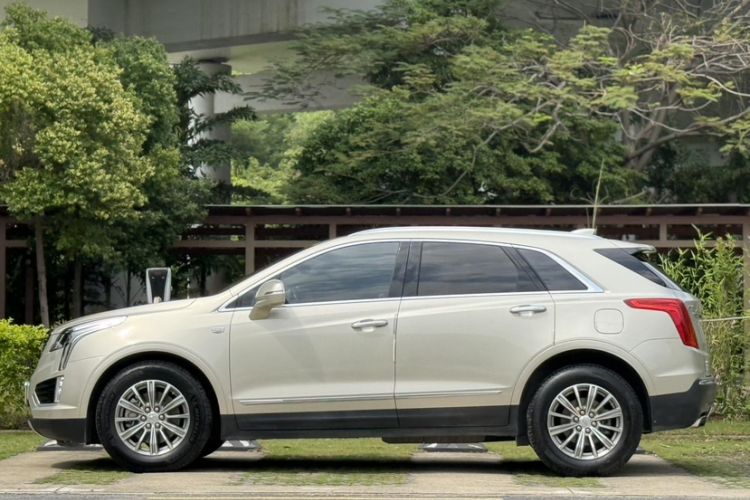Used Cadillac XT5 2017 Anniversary Edition 28T Four-Wheel Drive Luxury Model Exterior 4