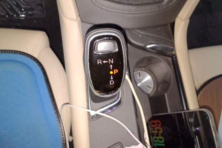 Used Cadillac XT5 2017 Anniversary Edition 28T Four-Wheel Drive Tech Model Gear Lever