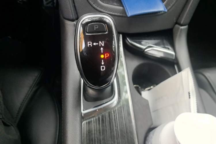 Used Cadillac XT5 2017 Anniversary Edition 25T Luxury Model Gear Lever