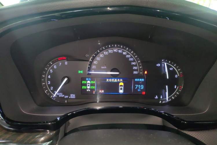 Used Cadillac XT5 2017 Anniversary Edition 25T Luxury Model Instrument Cluster