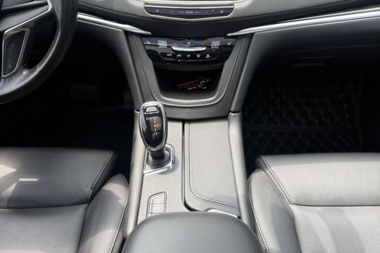 Used Cadillac XT5 2017 Anniversary Edition 28T Four-Wheel Drive Luxury Model Interior 2