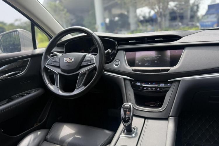Used Cadillac XT5 2017 Anniversary Edition 28T Four-Wheel Drive Luxury Model Interior 8