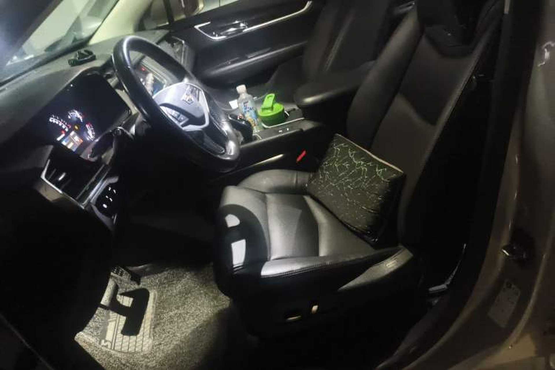 Used Cadillac XT5 2017 Anniversary Edition 25T Luxury Model Left Front Seat