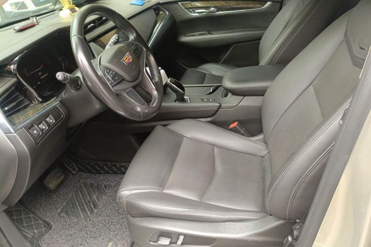Used Cadillac XT5 2017 Anniversary Edition 25T Luxury Model Left Front Seat