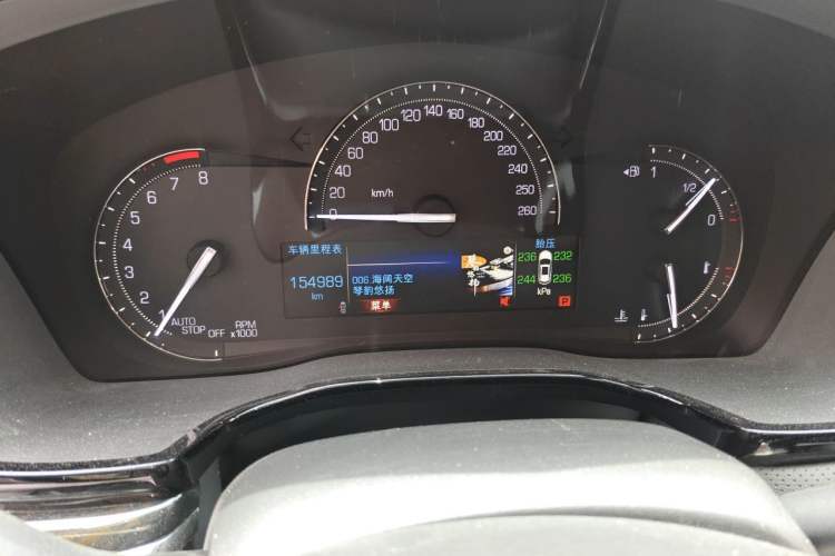 Used Cadillac XT5 2017 Anniversary Edition 25T Luxury Model Odometer Close Up