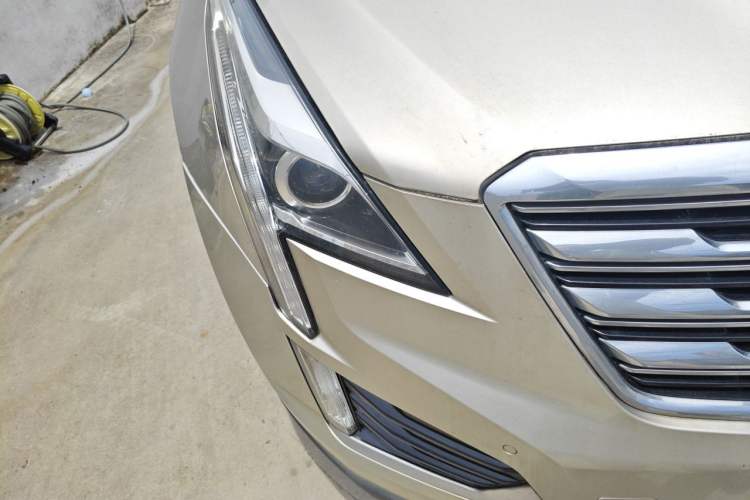 Used Cadillac XT5 2017 Anniversary Edition 25T Luxury Model Right Front Headlight
