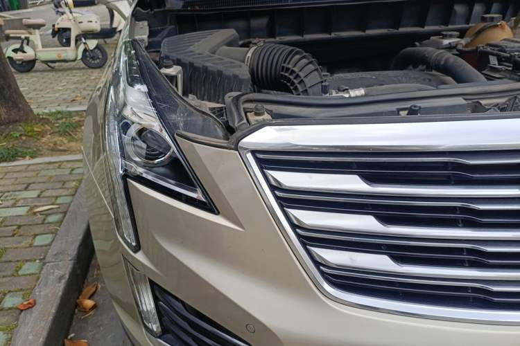 Used Cadillac XT5 2017 Anniversary Edition 25T Luxury Model Right Front Headlight