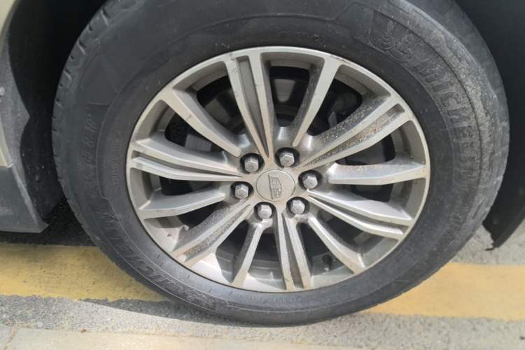 Used Cadillac XT5 2017 Anniversary Edition 25T Luxury Model Right Front Wheel Hub