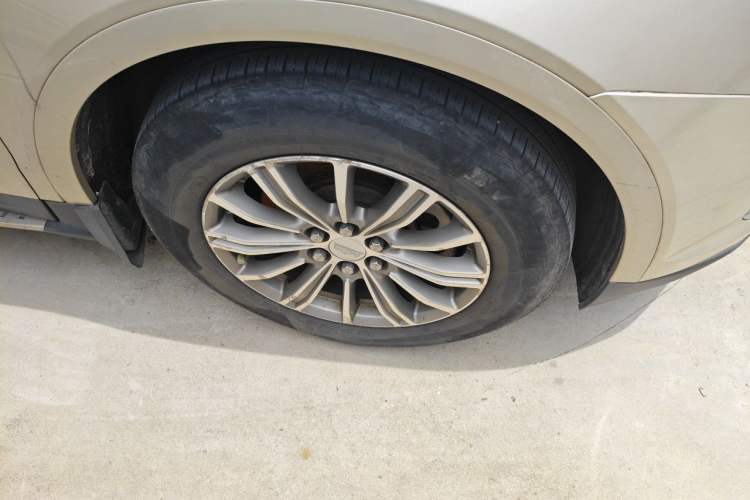 Used Cadillac XT5 2017 Anniversary Edition 25T Luxury Model Right Front Wheel Hub