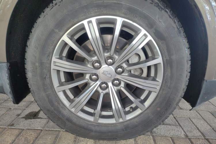 Used Cadillac XT5 2017 Anniversary Edition 25T Luxury Model Right Front Wheel Hub