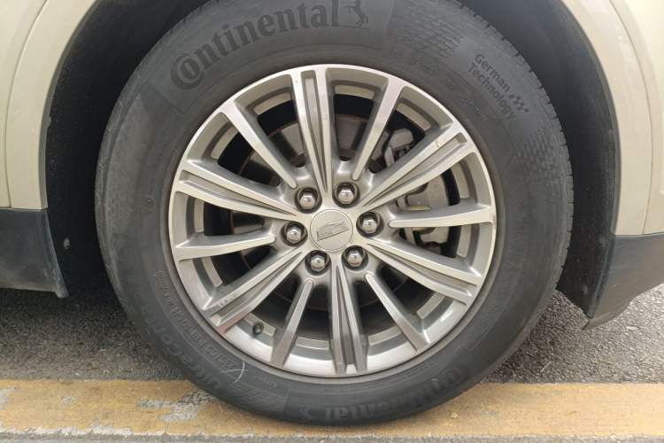 Used Cadillac XT5 2017 Anniversary Edition 25T Luxury Model Right Front Wheel Hub