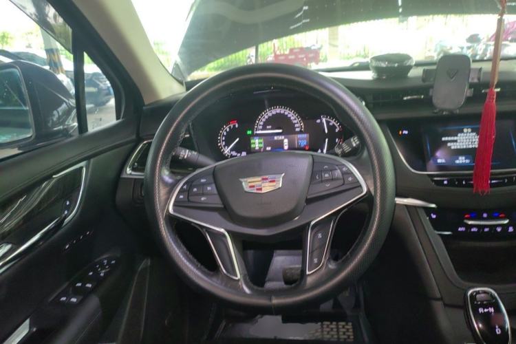 Used Cadillac XT5 2017 Anniversary Edition 25T Luxury Model Steering Wheel