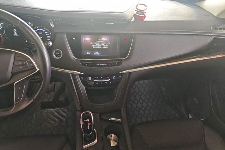 Used Cadillac XT5 2018 28T Four-Wheel Drive Luxury Model Audio And AC Panel