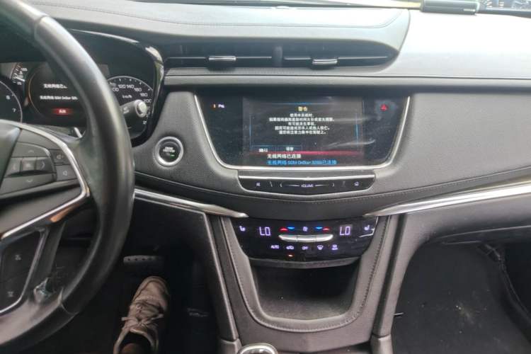 Used Cadillac XT5 2018 25T Luxury Model Audio And AC Panel