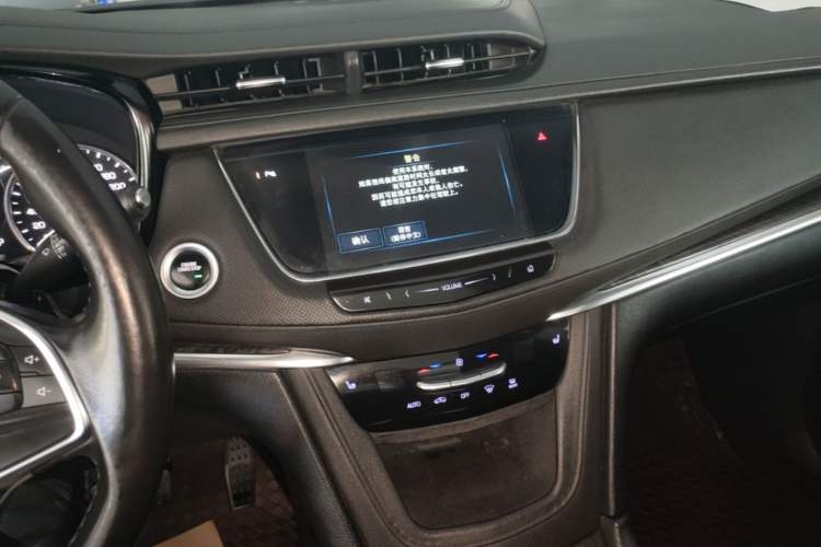 Used Cadillac XT5 2018 25T Luxury Model Audio And AC Panel