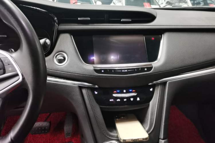 Used Cadillac XT5 2018 28E Four-Wheel Drive Tech Version Audio And AC Panel